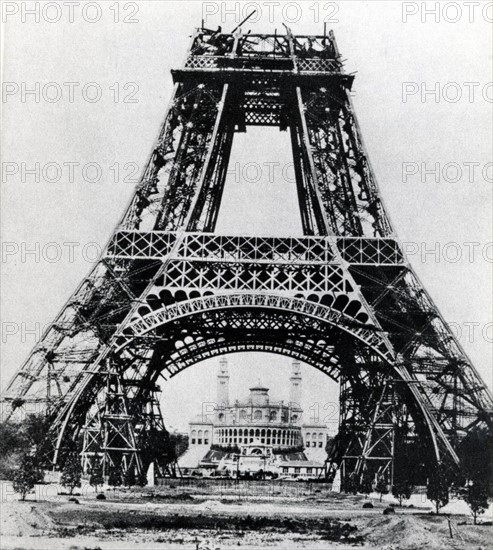 Paris, la construction de la Tour Eiffel en 1888