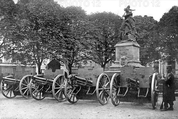 Première Guerre Mondiale. Exposition des armes prises à l'Allemagne