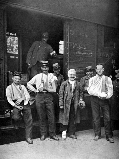 Première Guerre Mondiale. En France, un train de blessés de retour du front