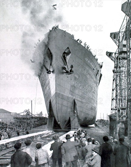 At St. Nazaire, launching of the "Ile-de-France"