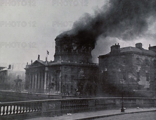 Battle between Irishmen (Unionists and Freedom Fighters) in Dublin, 1922