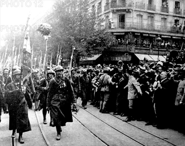 Défilé du 14 juillet à Paris en 1917