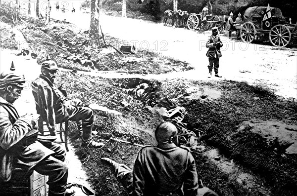 Première Guerre Mondiale. En Champagne, après un combat, des Allemands blessés et prisonniers (1916)