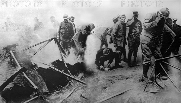 World War I. A German aviator allemand burned in the debris of his airplane, shot down near Verdun