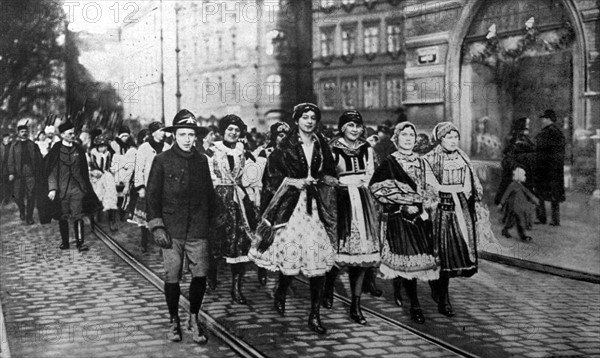 Les troupes tchécoslovaques célébrées à Prague (1919)