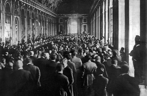 Signing of the Treaty of Versailles on June 28, 1919
