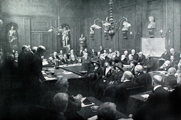 Visite de la reine Marie de Roumanie à l'Académie des Beaux-Arts (8 mars 1919)