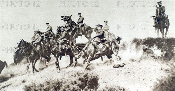 Première Guerre Mondiale. En Picardie, entrainement de la cavalerie britannique