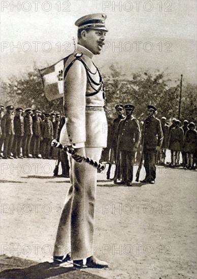 Première Guerre Mondiale. Le roi Constantin de Grèce passant en revue les conscrits de 1915