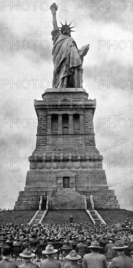 World War I. At the base of the Statue of Liberty, Captain Bealey holds forth to a gathering of officers and soldiers (1918)