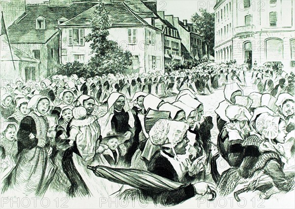 The Hennebont strike (1903). The strikers' wives crossing the town singing the "Internationale"