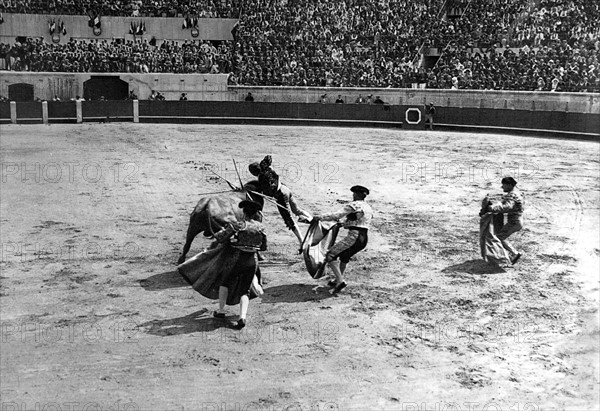 Corrida dans les arènes de Béziers (26 juin 1921)