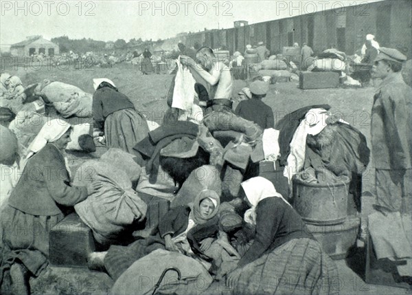 Poles evacuated in 1915 returning to Poland (1921)