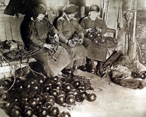 World War I. Making anti-submarine nets