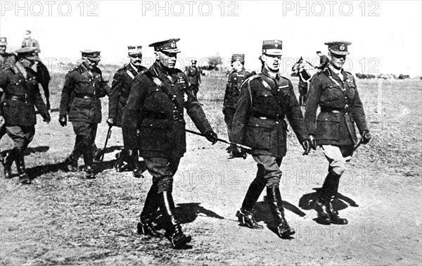 Première Guerre Mondiale. Le roi Alexandre de Grèce visite le front de Macédoine