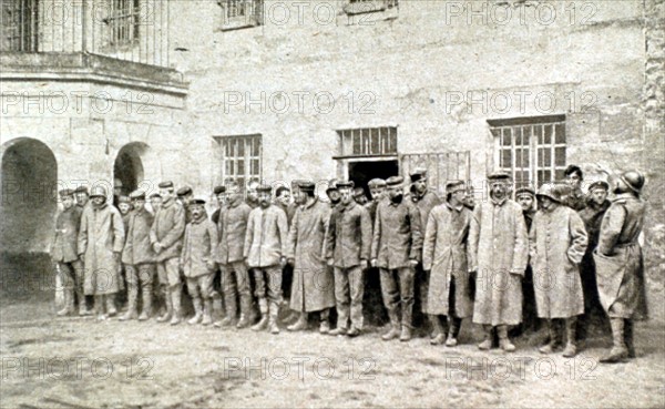 World War I. German soldiers and officers captured in the course of the battle around Montdidier (1918)