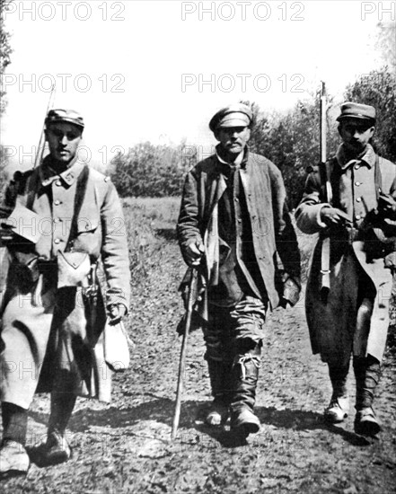 Première Guerre Mondiale. Un soldat russe évadé arrive dans les lignes françaises (1915)