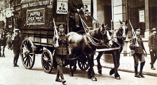 Première Guerre Mondiale. Les soldats territoriaux font leur apparition dans les rues de Londres (Août 1914)