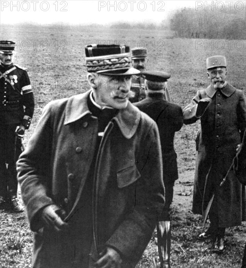 Première Guerre Mondiale. Le général de Villaret sur le front, près de Choisy-au-Bac (1915)