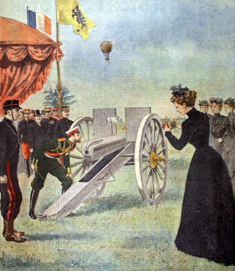 Aux manoeuvres de l'armée française, le tsar Nicolas II examine un canon du 6-10-1901