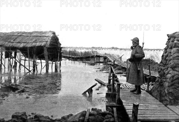 Première Guerre Mondiale. Une sentinelle sur le front de l'Yser (1917)