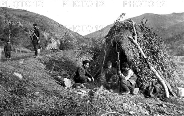 Guerre des Balkans. Réservistes bulgares gardant le chemin de fer (1912)