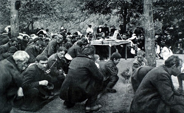 Guerre des Balkans. Prière dans un village bulgare pour l'heureuse issue de la guerre (1912)