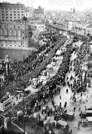 Sept ans après le tremblement de terre, les fêtes de reconstruction de Tokyo (1930)