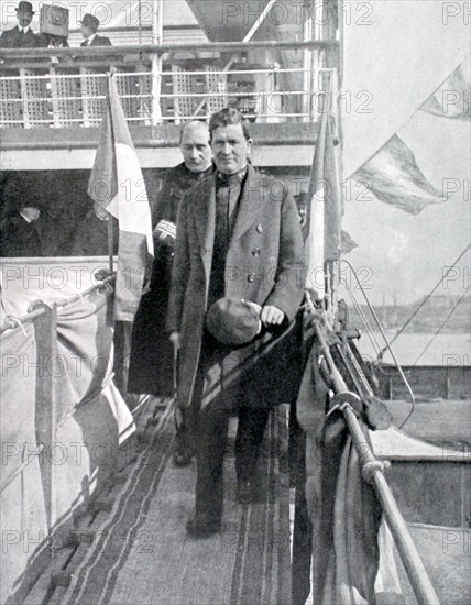 World War I. Captain Tucker, of the American ship "L'Orléans", debarking in Bordeaux (1917)