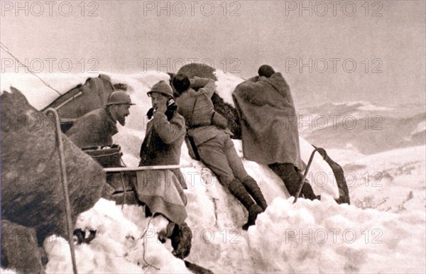 Observatoire dans les Vosges pendant le réglage d'un tir (1917)