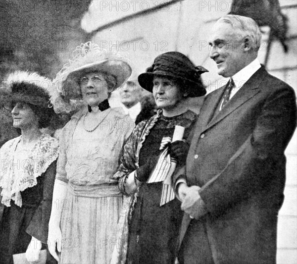 Marie Curie being received by the US President Harding at the White House in Washington (1921)