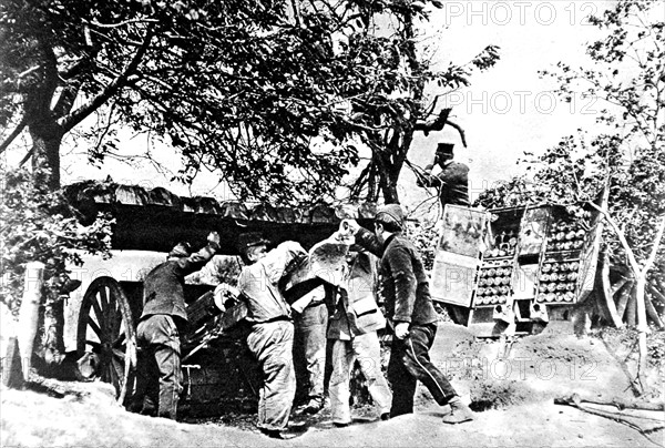 Pièce de 75, sous casemate, tirant à l'abattage sur une position ennemie située dans la vallée (1915)