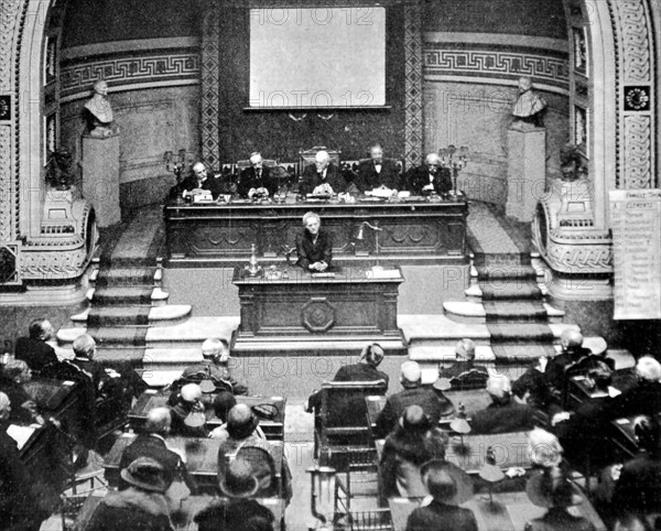 Marie Curie giving a lecture on radioactivity, at the Academy of Medicine (1925)