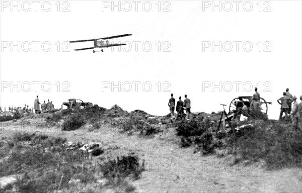 Rif War. A plane bringing informations to a battery so as to adjust his shooting (1925)