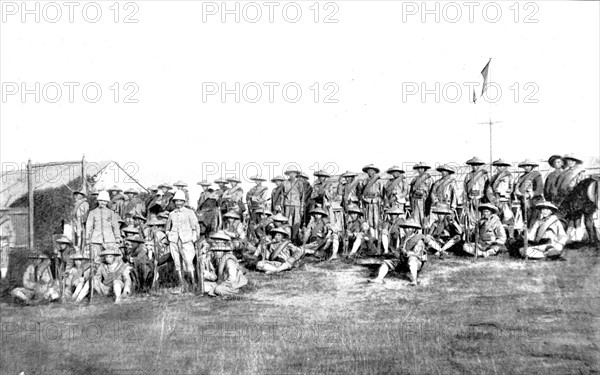 Milice chinoise, en compagnie de cadres d'infanterie de marine française, à Kouang-Tcheou (1900)