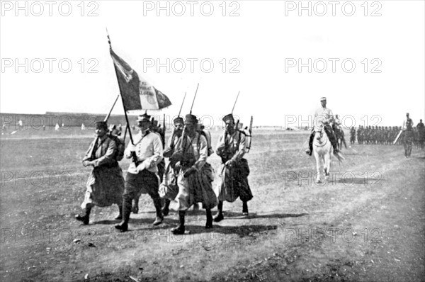 Première grande revue des troupes françaises et de la Mehalla chrétienne à Fez (28 mars 1912)