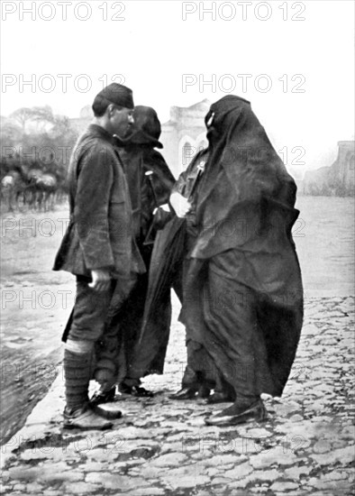 Les adieux au conscrit ottoman à Constantinople, Turquie (1912)