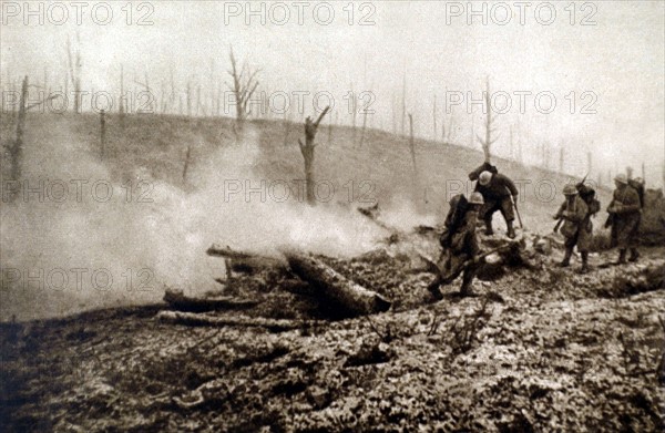 Mopping-up of underground shelters, in the Meuse region, with grenades or fire bombs (December 15-18, 1916)