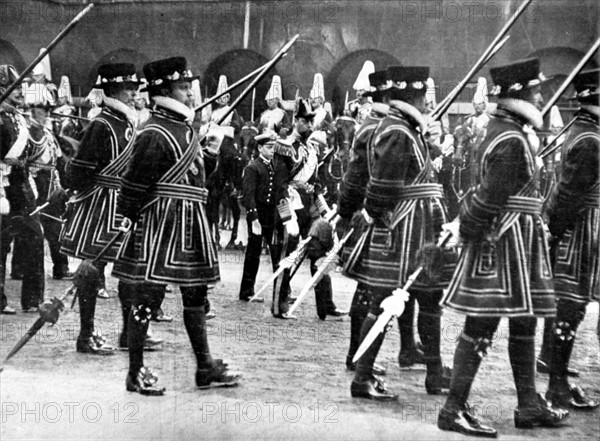 In London, transfert of Edward VII's remains to Westminster Hall (May 17, 1910)