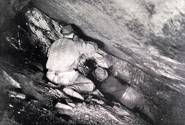 At Denain mine, a site of extraction (1902)