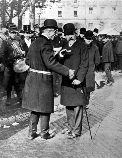 Mr. Lépine, Prefect of police, giving his orders (May 1st, 1906)