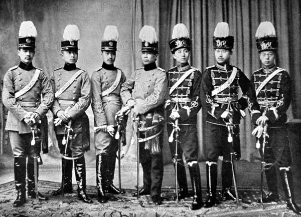 Sept officiers chinois enrôlés dans l'armée allemande (1905)