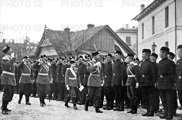 Nicholas II and Grand Duke Dimitri inspecting the 2nd regiment of infantrymen (1905)