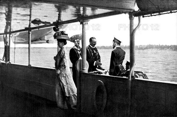 L'empereur Guillaume II recevant l'impératrice de Russie et le tsar Nicolas II à bord du "Hohenzollern" (18 juin 1909)