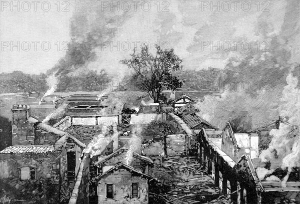 Maisons incendiées par les Chinois autour de la légation américaine pendant la Guerre des Boxers (1900)