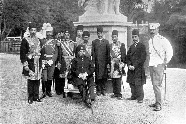 Mozaffer-ed-Dîn, Shah de Perse, et son escorte en visite à Varsovie (1900)