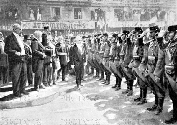 Révolte des Boxers.
Le président Loubet passe en revue les troupes du corps expéditionnaire de Chine, à Marseille (1900)