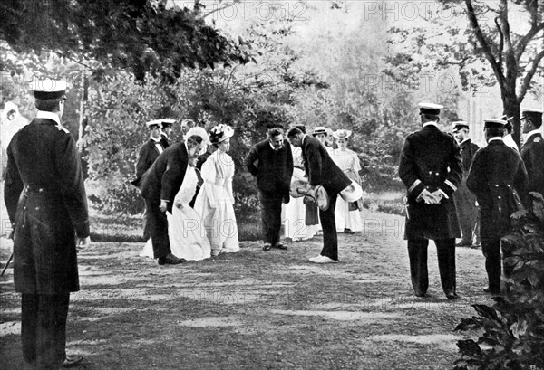 At the Kiel Naval Academy tennis court, emperor Wilhelm II invites a French young lady, Ms. Mabilleau, to play with him (1907)