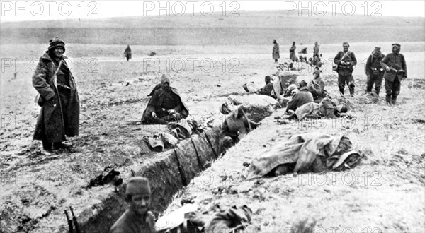 Balkan War.
Trenches dug between the permanent large structures of the Tchayaldja lines, in Turkey (1912).