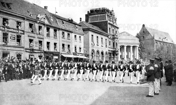 A civilian celebration in occupied Germany (summer 1921)